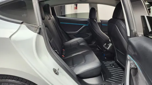 Tesla 3 AWD 2021 11