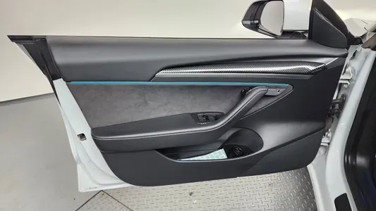 Tesla 3 AWD 2021 24
