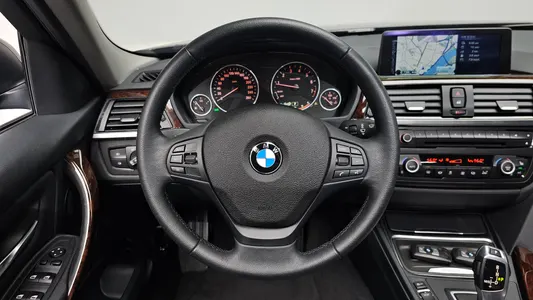 BMW 3 Series (F30) 320i 2014 13