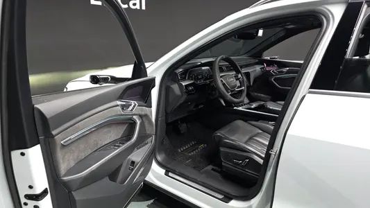 Audi e- 55 2020 10