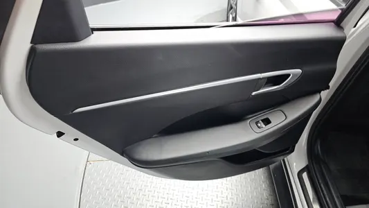 Hyundai (DN8) 2.0 LPG() 2019 25