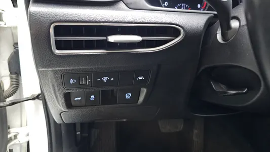 Hyundai (DN8) 2.0 LPG() 2019 32