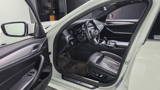 BMW 5 Series (G30) 520d xDrive M 2018 10