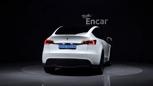 Tesla Y AWD 2022 4