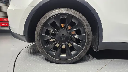 Tesla Y AWD 2022 5