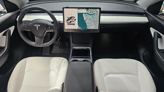 Tesla Y AWD 2022 7