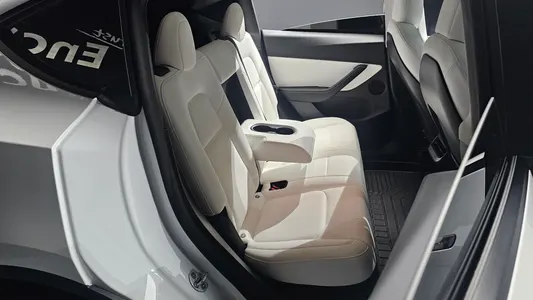 Tesla Y AWD 2022 11
