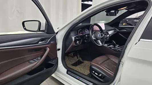 BMW 5 Series (G30) 523d xDrive M 2023 10