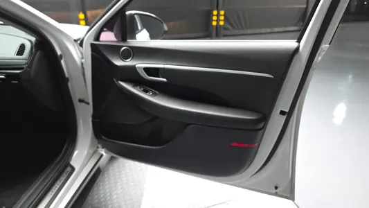 Hyundai (DN8) 2.0 LPG() 2020 24