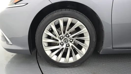 Lexus ES300h 7 2019 5