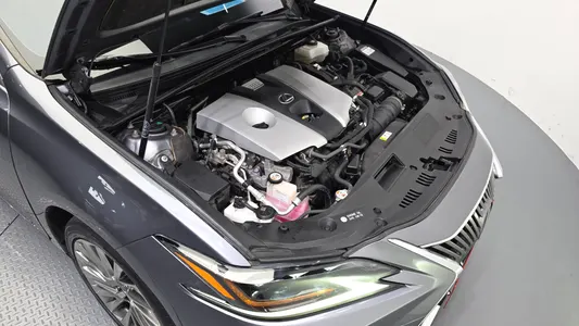 Lexus ES300h 7 2019 6