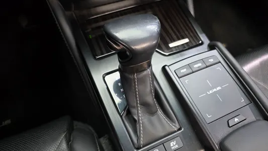 Lexus ES300h 7 2019 9
