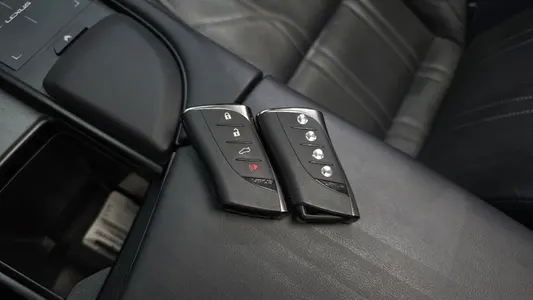 Lexus ES300h 7 2019 17