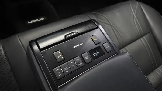 Lexus ES300h 7 2019 18