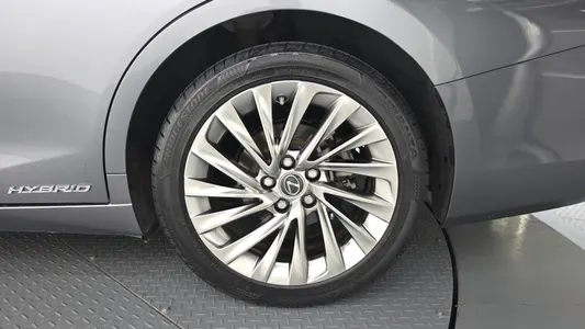 Lexus ES300h 7 2019 21