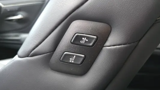 Lexus ES300h 7 2019 34