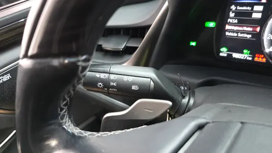 Lexus ES300h 7 2019 35