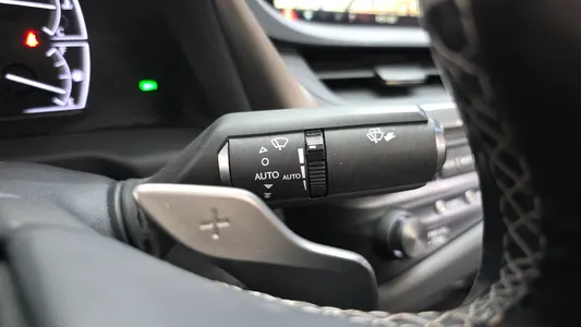 Lexus ES300h 7 2019 36