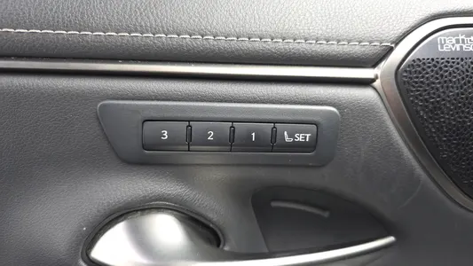 Lexus ES300h 7 2019 37