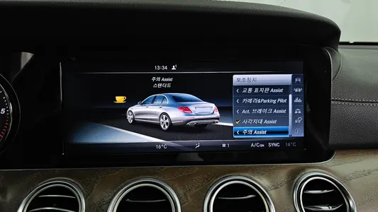 Mercedes-Benz E-Class W213 E220d 4MATIC 2017 16