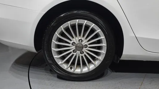 Audi A4 2.0 TDI 2013 5