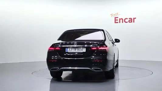 Mercedes-Benz E-Class W213 E220d 4MATIC AMG Line 2022 4