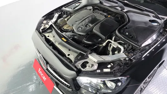 Mercedes-Benz E-Class W213 E220d 4MATIC AMG Line 2022 6