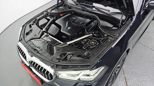 BMW 5 Series (G30) 520i M 2022 6