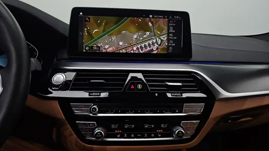 BMW 5 Series (G30) 520i M 2022 13