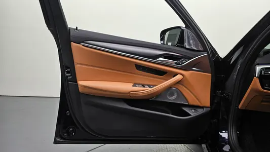 BMW 5 Series (G30) 520i M 2022 24