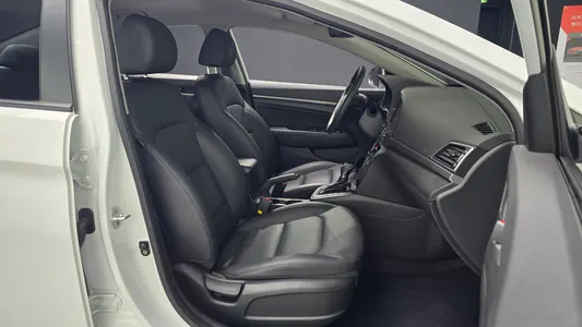 Hyundai AD 1.6 GDI 2017 10