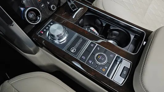 Land Rover 4 5.0 SC SV AB LWB 2019 9