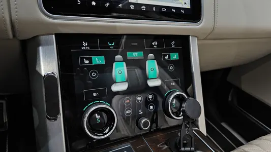 Land Rover 4 5.0 SC SV AB LWB 2019 27