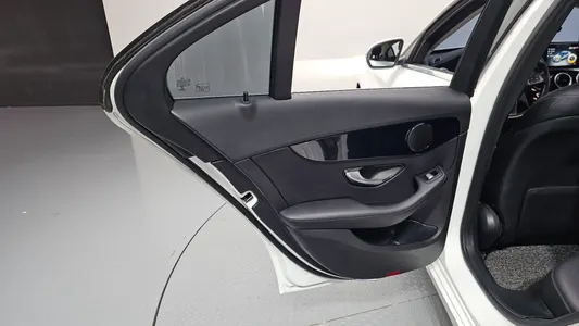 Mercedes-Benz C-Class W205 C200 d 2017 25