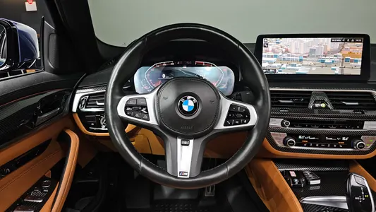 BMW 5 Series (G30) 520i M 2020 11