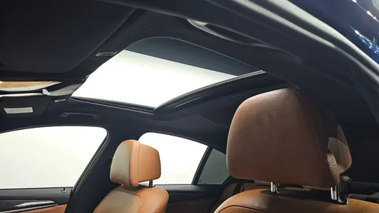BMW 5 Series (G30) 520i M 2020 19