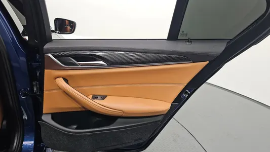 BMW 5 Series (G30) 520i M 2020 25