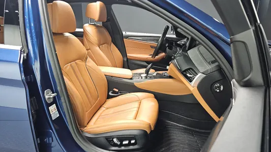 BMW 5 Series (G30) 520i M 2020 26