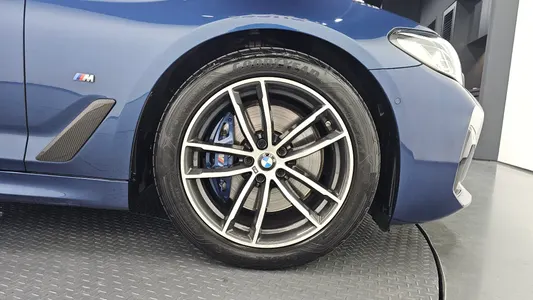 BMW 5 Series (G30) 520i M 2020 21