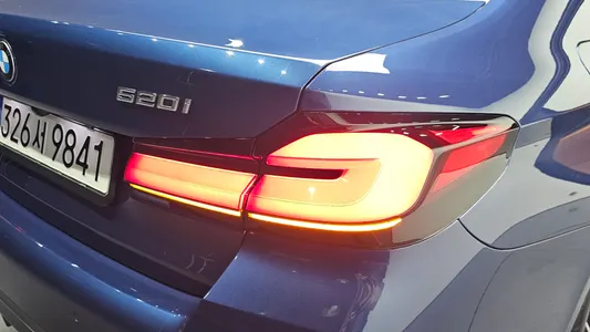 BMW 5 Series (G30) 520i M 2020 23