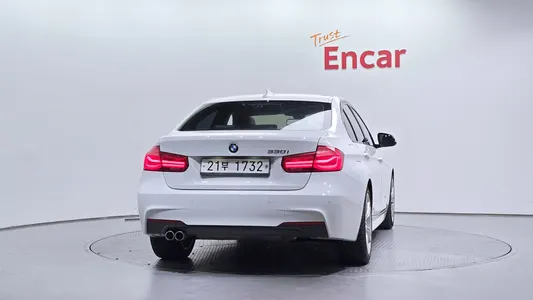 BMW 3 Series (F30) 330i M 2017 4
