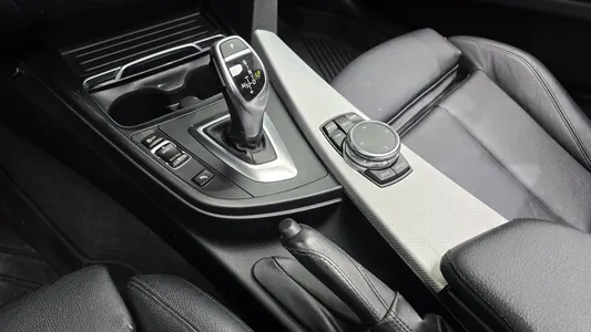 BMW 3 Series (F30) 330i M 2017 9