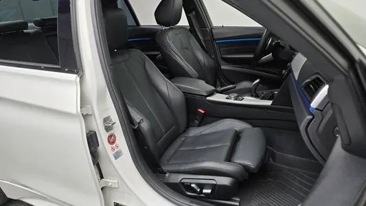 BMW 3 Series (F30) 330i M 2017 12