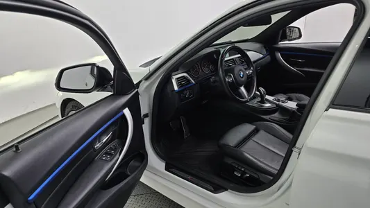 BMW 3 Series (F30) 330i M 2017 10