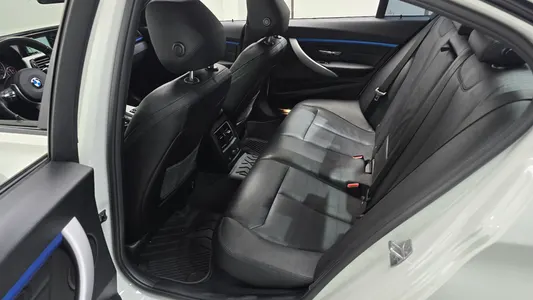 BMW 3 Series (F30) 330i M 2017 26