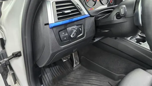 BMW 3 Series (F30) 330i M 2017 32
