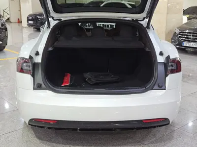 Tesla S 2020 18