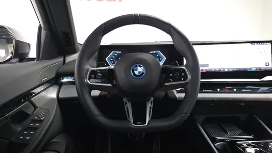 BMW 5 Series (G60) 530e M 2025 12