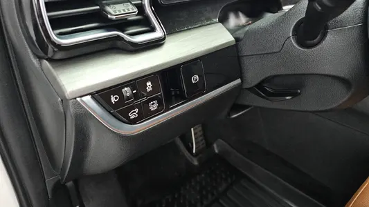 Kia 5 2WD 2022 17