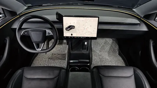 Tesla 3 AWD 2025 7